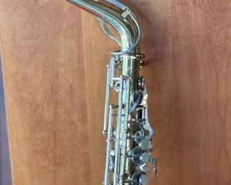 Vintage F.E. Olds & Son The Parisian Ambassador Alto Saxophone Case: 25x6x10.5in