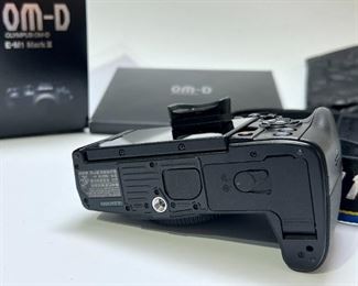 Olympus OM-D E-M1 Mark III Mirrorless Camera Body IM019 Digital Camera DSLR Box: 4.5x8x6.5in HxWxD