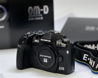 Olympus OM-D E-M1 Mark III Mirrorless Camera Body IM019 Digital Camera DSLR Box: 4.5x8x6.5in HxWxD