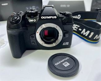 Olympus OM-D E-M1 Mark III Mirrorless Camera Body IM019 Digital Camera DSLR Box: 4.5x8x6.5in HxWxD