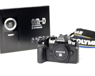 Olympus OM-D E-M1 Mark II Mirrorless Camera Body IM002 Digital Camera DSLR Box: 4.5x8x6.5in HxWxD