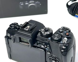 Olympus OM-D E-M1 Mark II Mirrorless Camera Body IM002 Digital Camera DSLR Box: 4.5x8x6.5in HxWxD