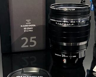 Olympus M. Zuiko 25mm 1:1.2 PRO Lens Digital f/1.2 Micro Four Thirds IM003 Box: 7.5x4.5x4.5in HxWxD