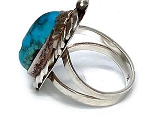 Vintage Native American Silver & Turquoise Ring Size: 8.25 Centerpiece: 1.21x0.6in