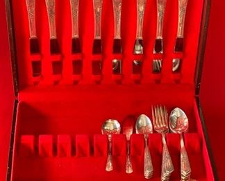 34pc Simeon L & George H Rogers Jasmine Silver Plate Flatware Set Silverware Case: 3x15x10.5in