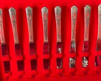 34pc Simeon L & George H Rogers Jasmine Silver Plate Flatware Set Silverware Case: 3x15x10.5in