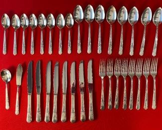 34pc Simeon L & George H Rogers Jasmine Silver Plate Flatware Set Silverware Case: 3x15x10.5in