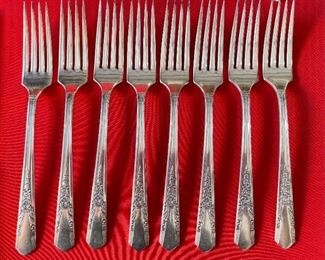 34pc Simeon L & George H Rogers Jasmine Silver Plate Flatware Set Silverware Case: 3x15x10.5in