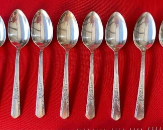 34pc Simeon L & George H Rogers Jasmine Silver Plate Flatware Set Silverware Case: 3x15x10.5in