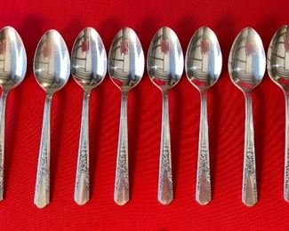 34pc Simeon L & George H Rogers Jasmine Silver Plate Flatware Set Silverware Case: 3x15x10.5in