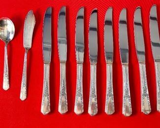 34pc Simeon L & George H Rogers Jasmine Silver Plate Flatware Set Silverware Case: 3x15x10.5in
