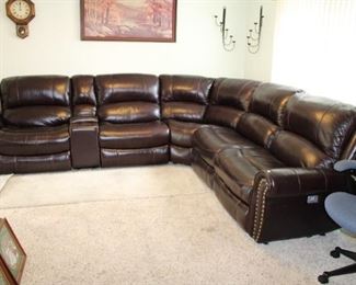 LEATHER SECTIONAL SOFA W/3 RECLINERS