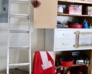 Extension ladder and misc garage items