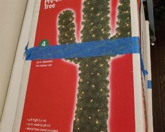 Christmas Catus-2 Available 