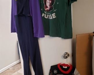 Christmas Clothes & Costumes 