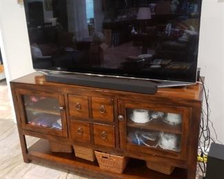 Entertainment Stand 
TV