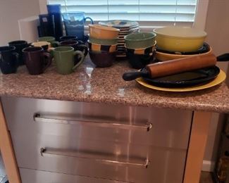 Granite Top Chest
Dish Set