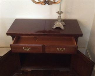 Buffet Cabinet
Thomasville Collectors Cherry
Springs open flat on top on both sides
Creates a nice serving area
Dovetail
33” Tall
40” wide - 18” depth
80” wide opened up
1 Large drawer & bottom cabinet
