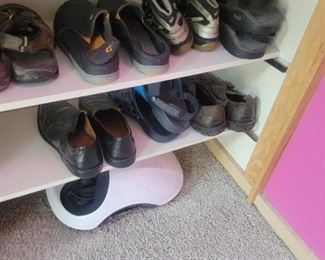 MENS SHOES  APPROX SIZE 13-14