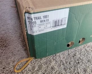 MOUNTAIN TRAIL MENS BOOTS SIZE 14