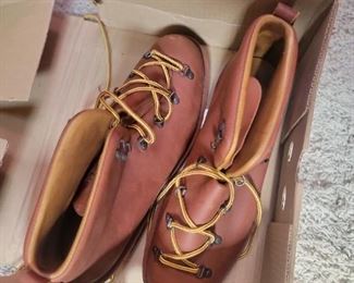 MOUNTAIN TRAIL MENS BOOTS SIZE 14