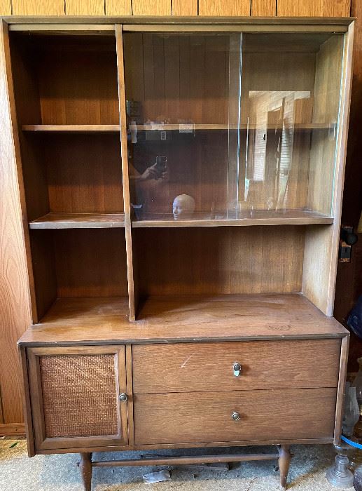 01MCM China Hutch