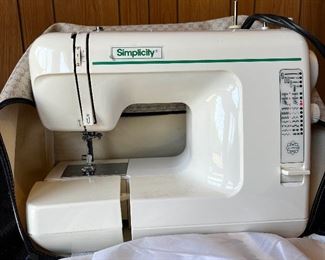 05Simplicity Travel Sewing Machine