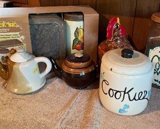 Teapots, Cookie Jars Canister Set