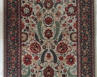 5x8 Traditional Rug