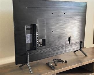 Samsung 50in UHD 4k Smart TV UN50RU7100FXZA 28.5 x 44.5in