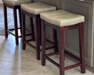 4pc Linon Allure Counter Stools 26x17x12in HxWxD