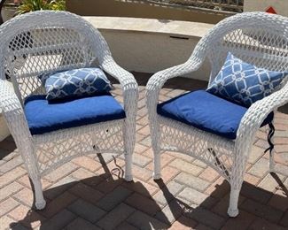 4pc All Weather Wicker Loveseat Chairs & Table Loveseat: 34 x 51 x 24in HxWxD