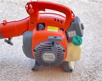 Husqvarna 125B Gas Leaf Blower 36 inches long