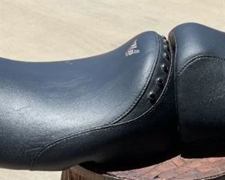 Harley Davidson Road King Classic Seat Studded