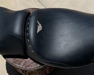 Harley Davidson Road King Classic Seat Studded
