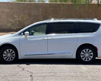 2019 Chrysler Pacifica Touring L Mini Van
