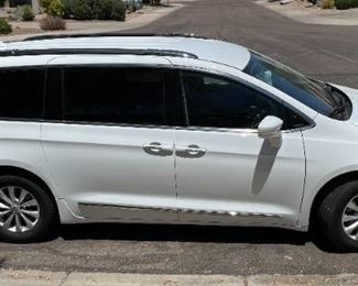 2019 Chrysler Pacifica Touring L Mini Van