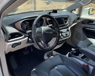 2019 Chrysler Pacifica Touring L Mini Van