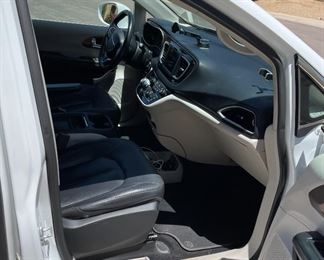 2019 Chrysler Pacifica Touring L Mini Van