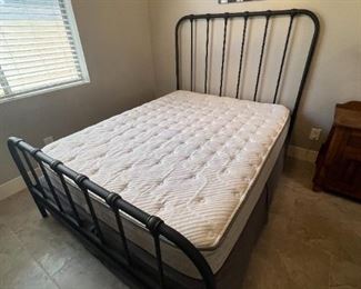 Queen Size Black Iron Frame Bed with Sealy mattress Bed frame: 86x63in<BR> Mattress size 60 x80in HxWxD