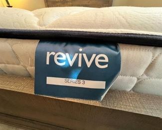 Queen Crown Mark Rustic Panel Wood Bed w/ Revive mattress Frame: 57.5 x 64 x 83.5in<BR>Mattress: 60 x80in