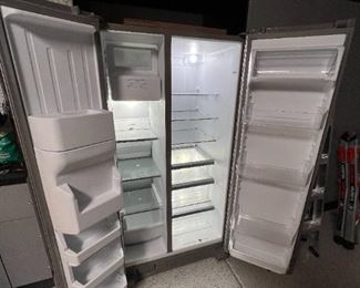 Whirlpool 36in Side-by-Side Refrigerator 25 cu. ft WRS325SDHZ00 69.75 x 35.75 x 74in HxWxD