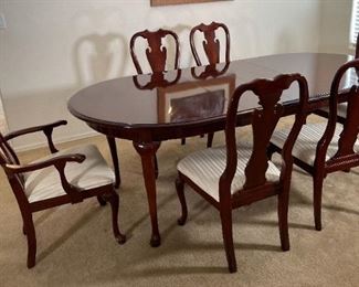 Kincaid Queen Anne Dining Room Table & 6 Chairs Table: 35 42 x 62-74-77in HxWxD