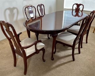 Kincaid Queen Anne Dining Room Table & 6 Chairs Table: 35 42 x 62-74-77in HxWxD