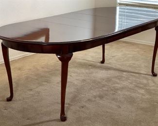 Kincaid Queen Anne Dining Room Table & 6 Chairs Table: 35 42 x 62-74-77in HxWxD