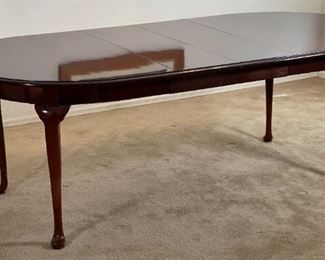 Kincaid Queen Anne Dining Room Table & 6 Chairs Table: 35 42 x 62-74-77in HxWxD