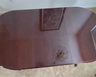 Kincaid Queen Anne Dining Room Table & 6 Chairs Table: 35 42 x 62-74-77in HxWxD