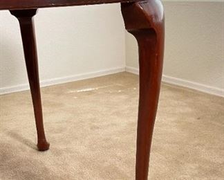 Kincaid Queen Anne Dining Room Table & 6 Chairs Table: 35 42 x 62-74-77in HxWxD