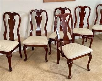 Kincaid Queen Anne Dining Room Table & 6 Chairs Table: 35 42 x 62-74-77in HxWxD
