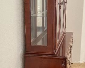 Kincaid Queen Anne China Cabinet 86 x 56 x 18in HxWxD